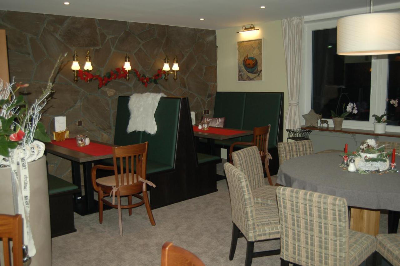 Hotel-Ferienwohnungen Cafe Maarblick Schalkenmehren Exterior foto