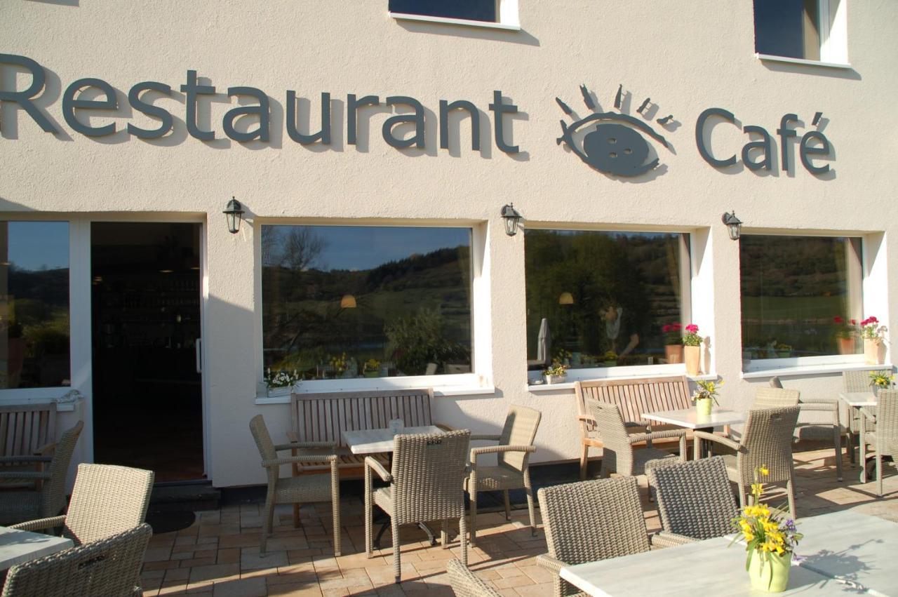 Hotel-Ferienwohnungen Cafe Maarblick Schalkenmehren Exterior foto