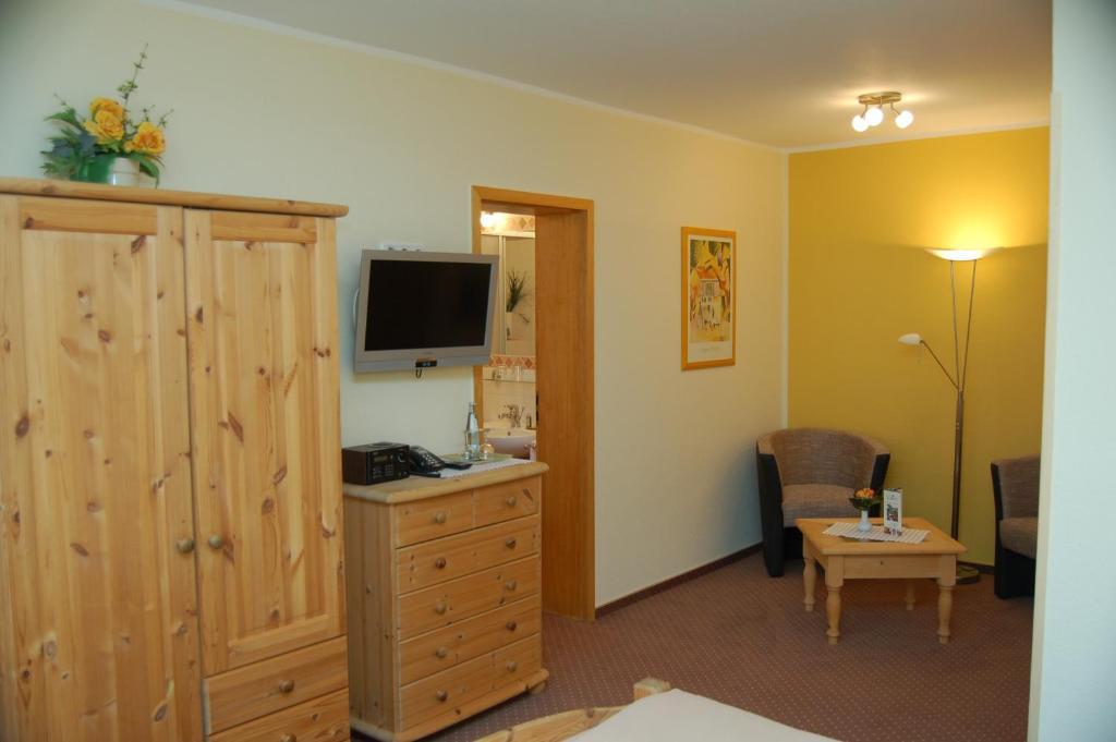 Hotel-Ferienwohnungen Cafe Maarblick Schalkenmehren Quarto foto