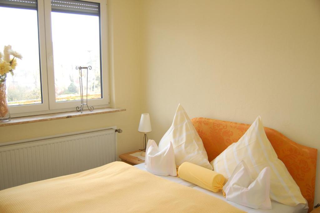 Hotel-Ferienwohnungen Cafe Maarblick Schalkenmehren Quarto foto