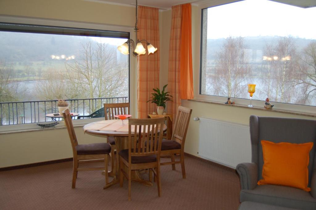 Hotel-Ferienwohnungen Cafe Maarblick Schalkenmehren Quarto foto